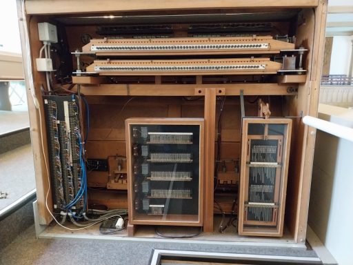 Elektrik hinter dem Spieltisch